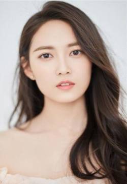 北京新生代女演员陈钰琪清新灵动性感写真图片