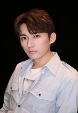 高清山东青岛男演员刘学义帅气写真图片