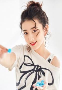 高清中国内地河北省石家庄女演员梁洁清新俏丽写真图片