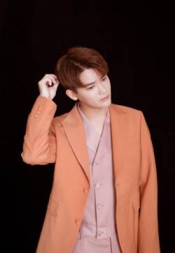 高清辽宁省铁岭男明星熊梓淇《二十四小时》发布会帅气图片
