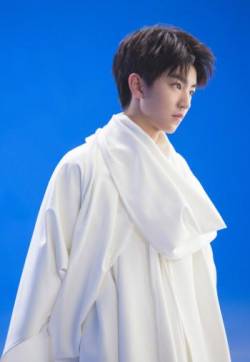 高清中国内地男歌手演员王俊凯阳光俊朗帅气花絮照图片