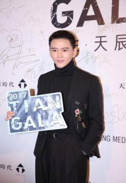 中国内地湖北省咸宁影视男演员黄宥明帅气活动照图片