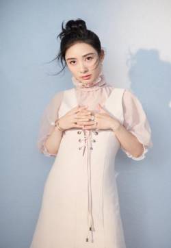 中国著名湖南省益阳女演员陶昕然性感优雅时尚写真图片