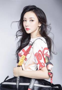 中国内地湖南衡阳女演员柳岩时尚性感写真图片