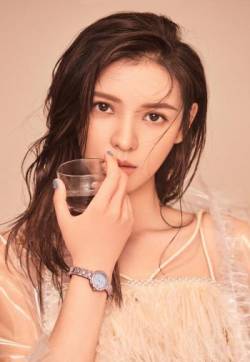 中国内地新晋女演员模特张予曦性感写真图片