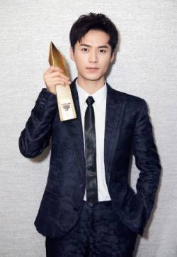 高清浙江绍男明显茅子俊儒雅帅气西装写真图片