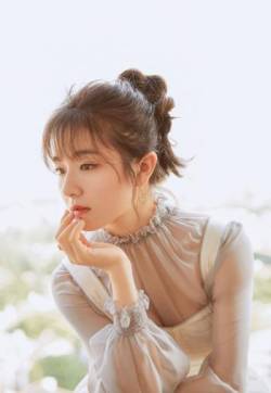 中国内地北京影视女演员李兰迪甜美优雅写真图片