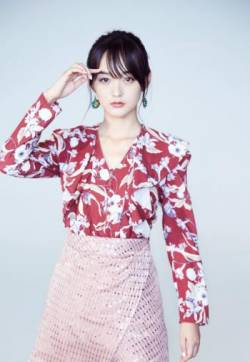 高清中国内地女演员平面模特何泓姗清新复古风写真图片