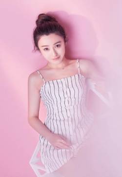 高清上海美女朱圣祎甜美可爱丸子头写真图片