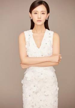 高清中国内地山东济南女演员李一桐性感迷人时尚写真图片
