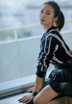 高清中国内地安徽芜湖女演员李纯《如懿传》见面会简约干练写真图片