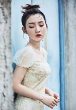 中国内地女演员孙艺宁学院风时尚写真图片