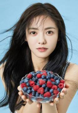 高清中国内地贵阳女演员蔡文静甜美俏皮时尚写真图片