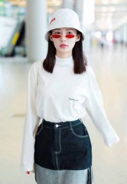 中国内地江苏省苏州市影视女演员李沁机场私服街拍图片