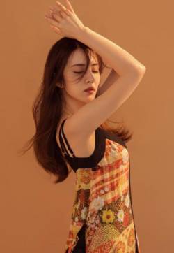 中国内地山东省青岛女演员王晓晨成熟魅力时尚杂志写真图片