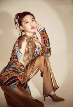 中国大陆辽宁大连人,女演员杜雨宸性感写真图片