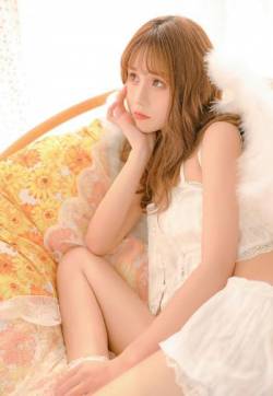 高清中国内地黑龙江省牡丹江影视女演员董璇黑色系抹胸性感写真图片