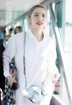 高清女明星孟美岐简约纯白机场街拍图片