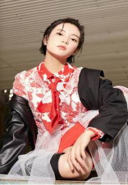 中国内地湖北鄂州女演员张雅钦时尚写真大片