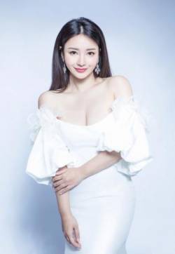 中国内地湖南衡阳女演员柳岩丰满露肩白裙性感写真图片