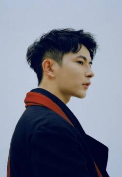 高清新疆乌鲁木齐男明星于朦胧儒雅文艺帅气写真图片