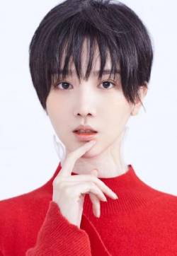内地吉林女演员陈小纭美艳红裙写真图片