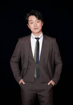 高清中国大陆辽宁省抚顺市新抚男演员佟大为关悦芭莎明星慈善夜甜蜜图片