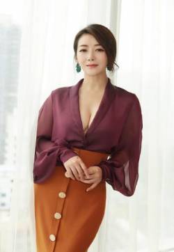 中国内地重庆人女演员陈紫函性感活动照图片