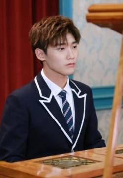 高清出生于河南省郑州男星邢昭林帅气校服图片