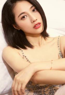 中国内地浙江临安女演员董琦成熟性感写真图片