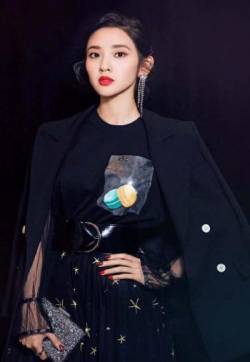高清中国内地四川女演员唐艺昕高冷美艳时尚写真图片