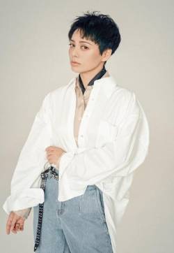 高清中国内地贵州省贵阳女演员宁静性感百变写真图片