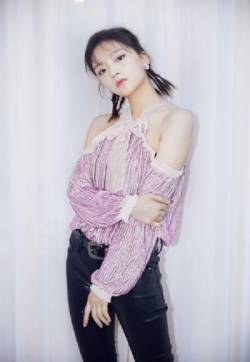 高清性感湖南美女任敏章鱼辫俏皮写真图片