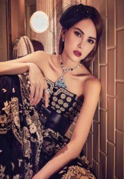 中国台湾女模特昆凌火辣模特明星写真：天王嫂高清美照图片第张