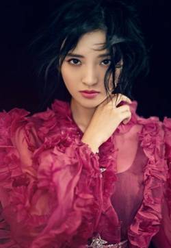 高清中国内地四川女演员唐艺昕魅惑冷艳写真图片
