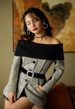 张嘉倪性感露肩写真图片
