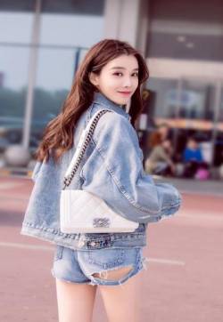 高清北京美女黄一琳清新机场照图片