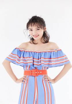 中国内地影视女演员林源性感露肩写真图片