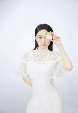 高清中国内地女演员平面模特何泓姗清纯代言写真图片