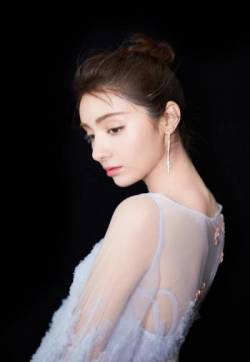 中国内地新疆乌鲁木齐女演员麦迪娜优雅秀丽活动写真图片
