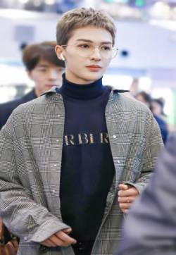 高清内陆男星朱正廷阳光帅气图片