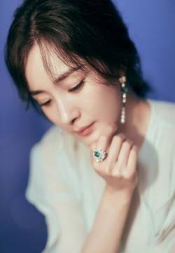 高清中国内地北京影视女演员杨幂曼妙纱裙柔美性感写真图片图片 高清中国内地北京影视女演员杨幂曼妙纱裙柔美性感写真图片图片