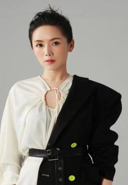 中国大陆四川成都女演员车永莉性感迷人光影写真图片