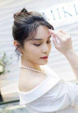 高清中国山东济南影视女演员韩丹彤清爽优雅品牌活动图片