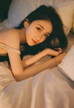 中国内地云南昆明女演员童瑶《大江大河》发布会气质写真图片