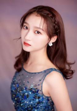 高清北京女演员关晓彤华表奖性感写真图片