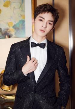 高清内陆男星朱正廷帅气有型活动写真图片