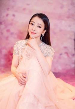 中国内地重庆人女演员陈紫函2018搜狐时尚盛典写真图片