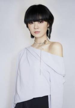 高清四川省成都市美女郁可唯温婉可人活动照图片