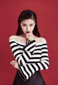 高清内地美女王妍之烈焰红唇妖娆性感写真